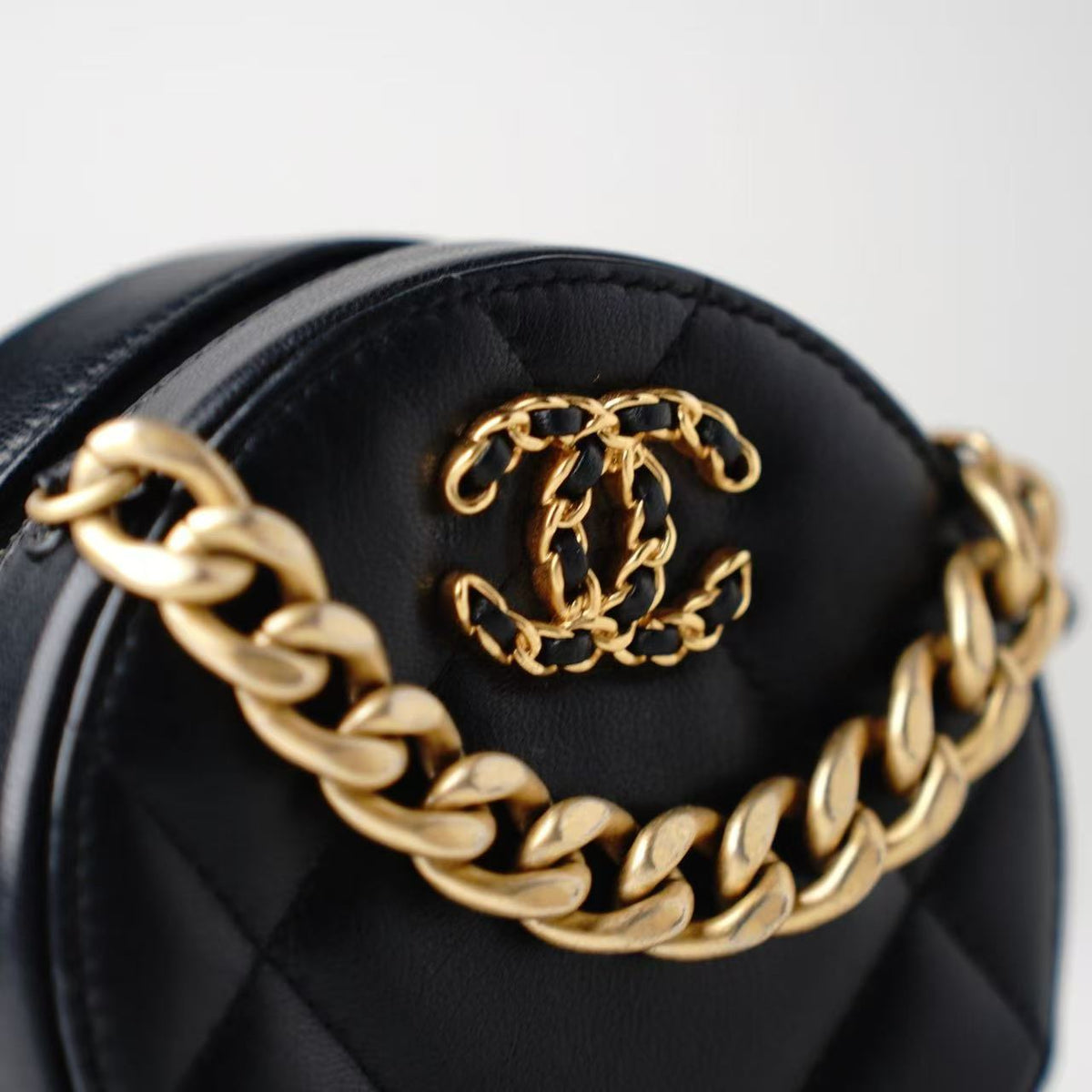 Chanel Round Cross‑body Coin Purse / Round Clutch