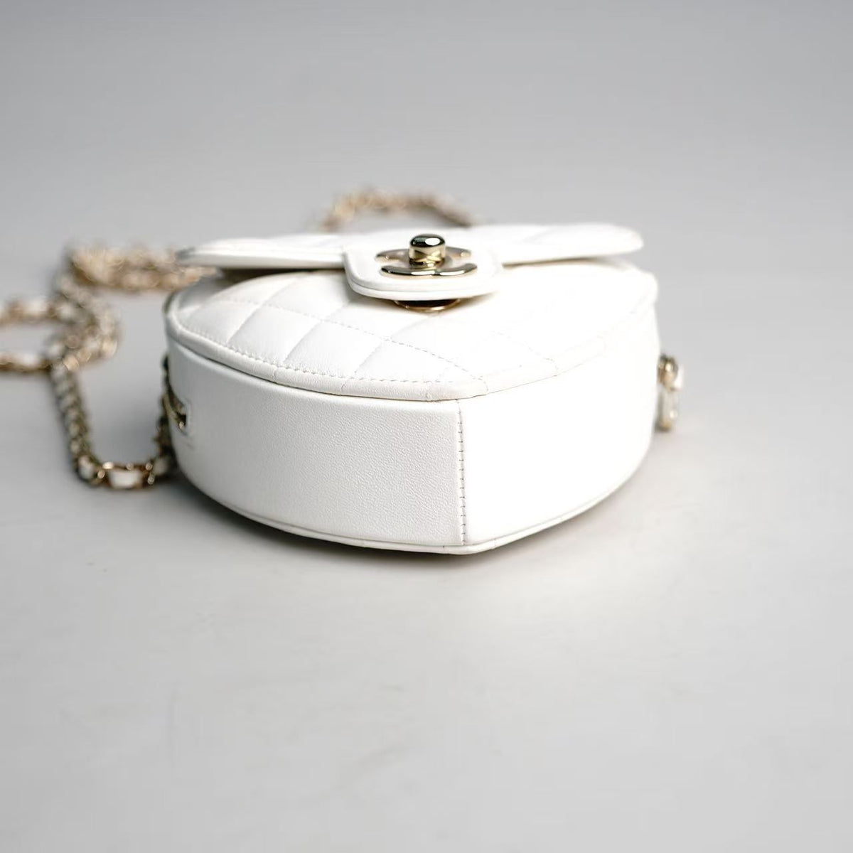 Chanel Heart Crossbody Mini in White Lambskin Leather with Gold‑Tone Hardware