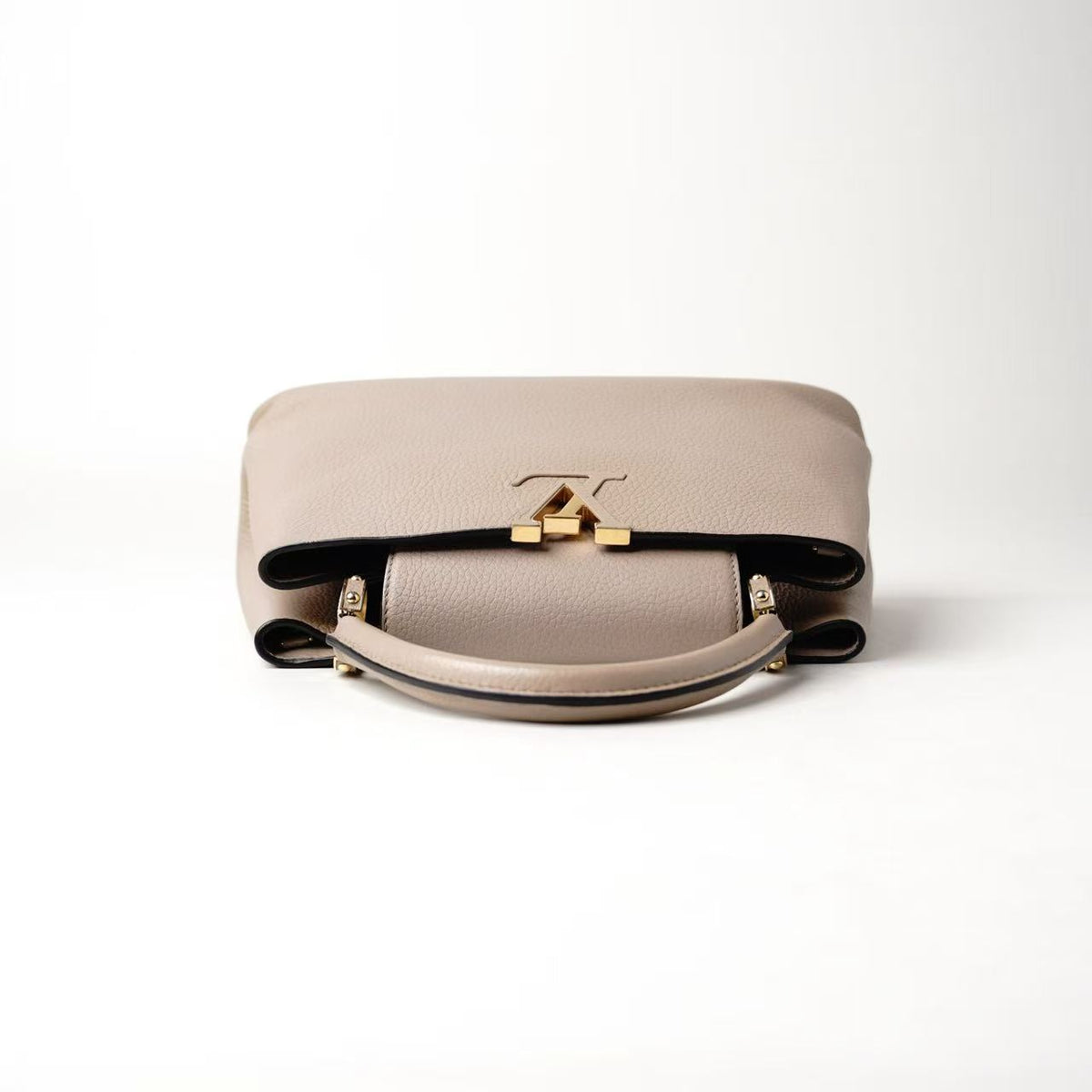 Louis Vuitton Capucines MM Handbag
