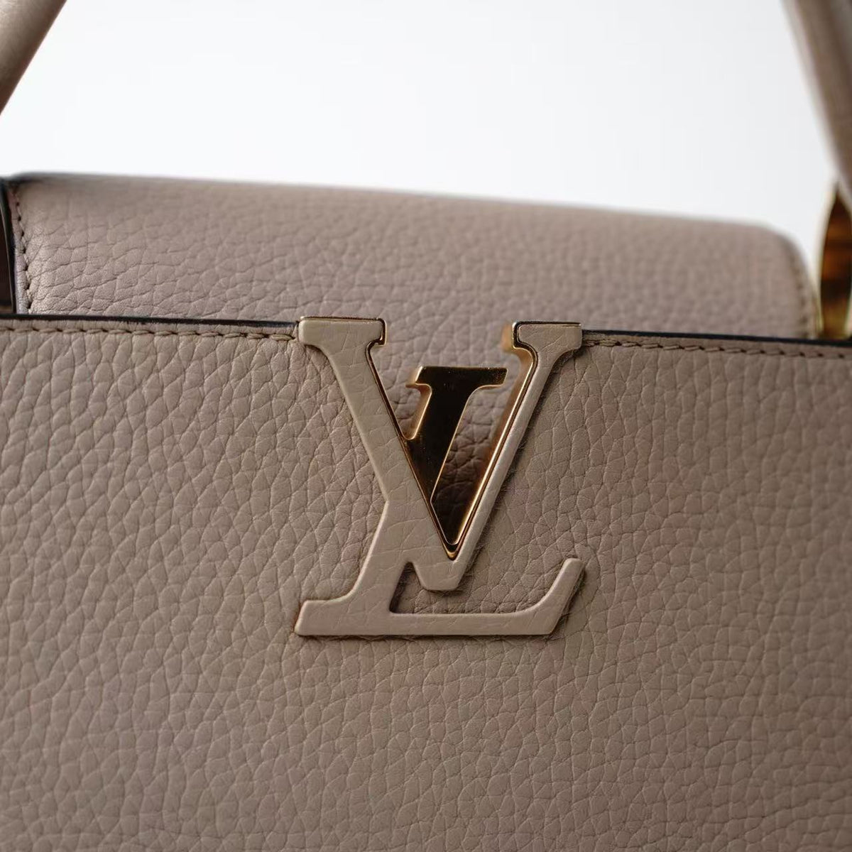 Louis Vuitton Capucines MM Handbag
