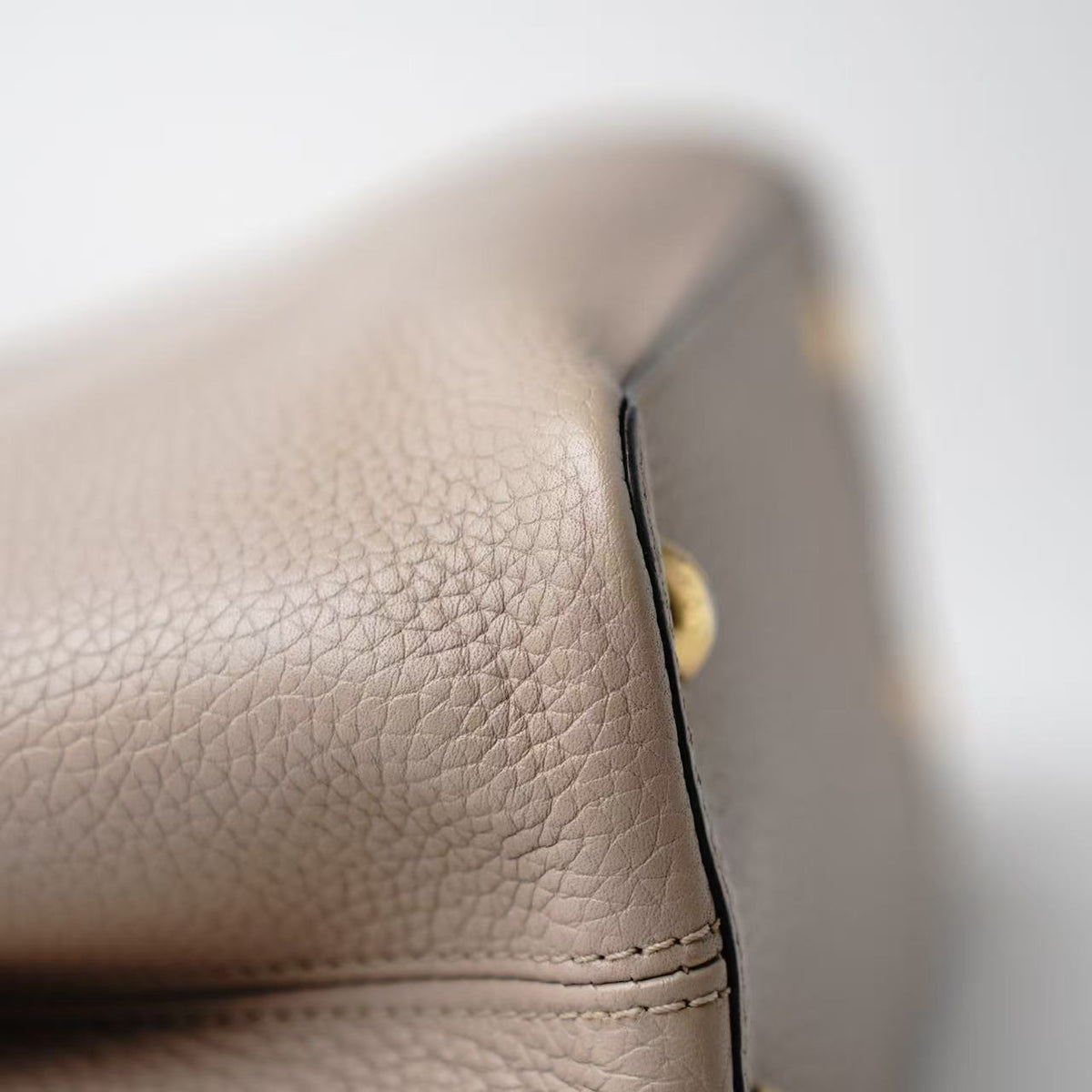 Louis Vuitton Capucines MM Handbag