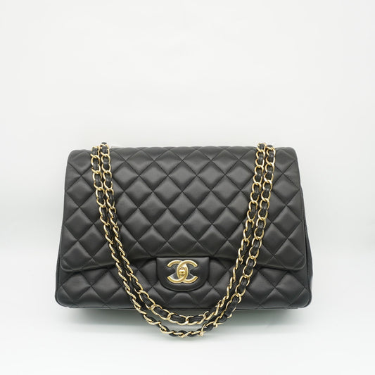 Chanel Classic Maxi Flap Bag aus schwarzem Lammleder mit goldfarbener Hardware [Gebraucht]