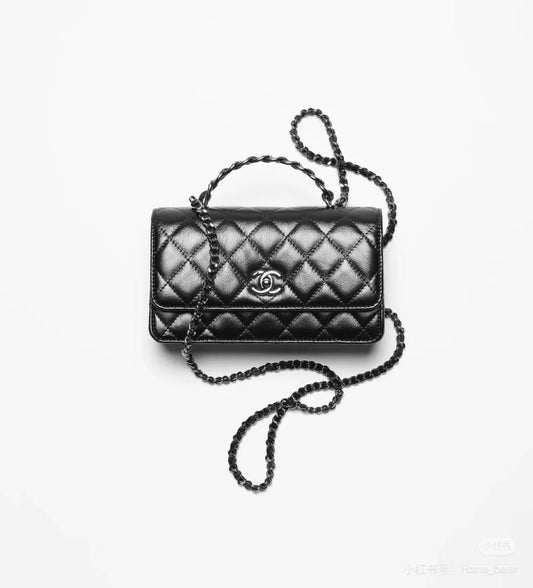 Chanel Wallet on Chain (WOC) mit Henkel aus schwarzem, glänzendem Lammleder [Gebraucht]