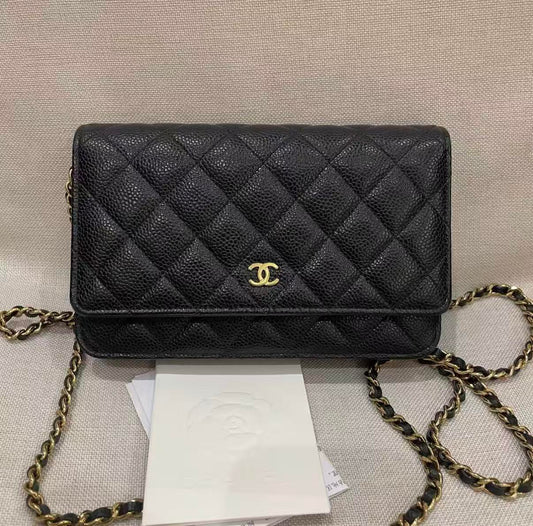 Chanel Wallet on Chain (WOC) aus schwarzem Kaviarleder mit goldfarbener Hardware [Gebraucht]