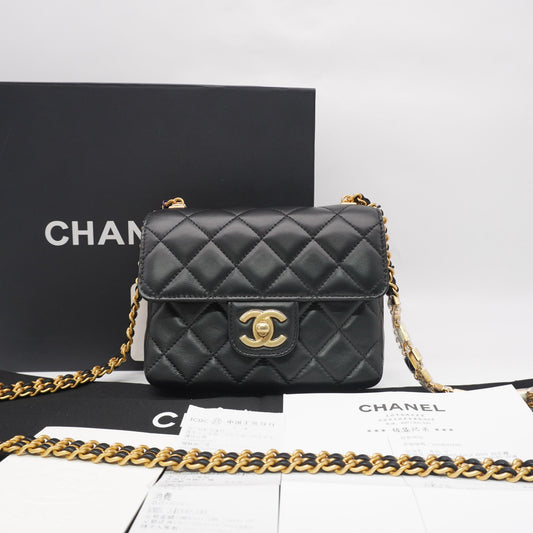 Chanel Mini Square Flap Bag aus schwarzem Lammleder mit goldfarbener Hardware [Gebraucht]
